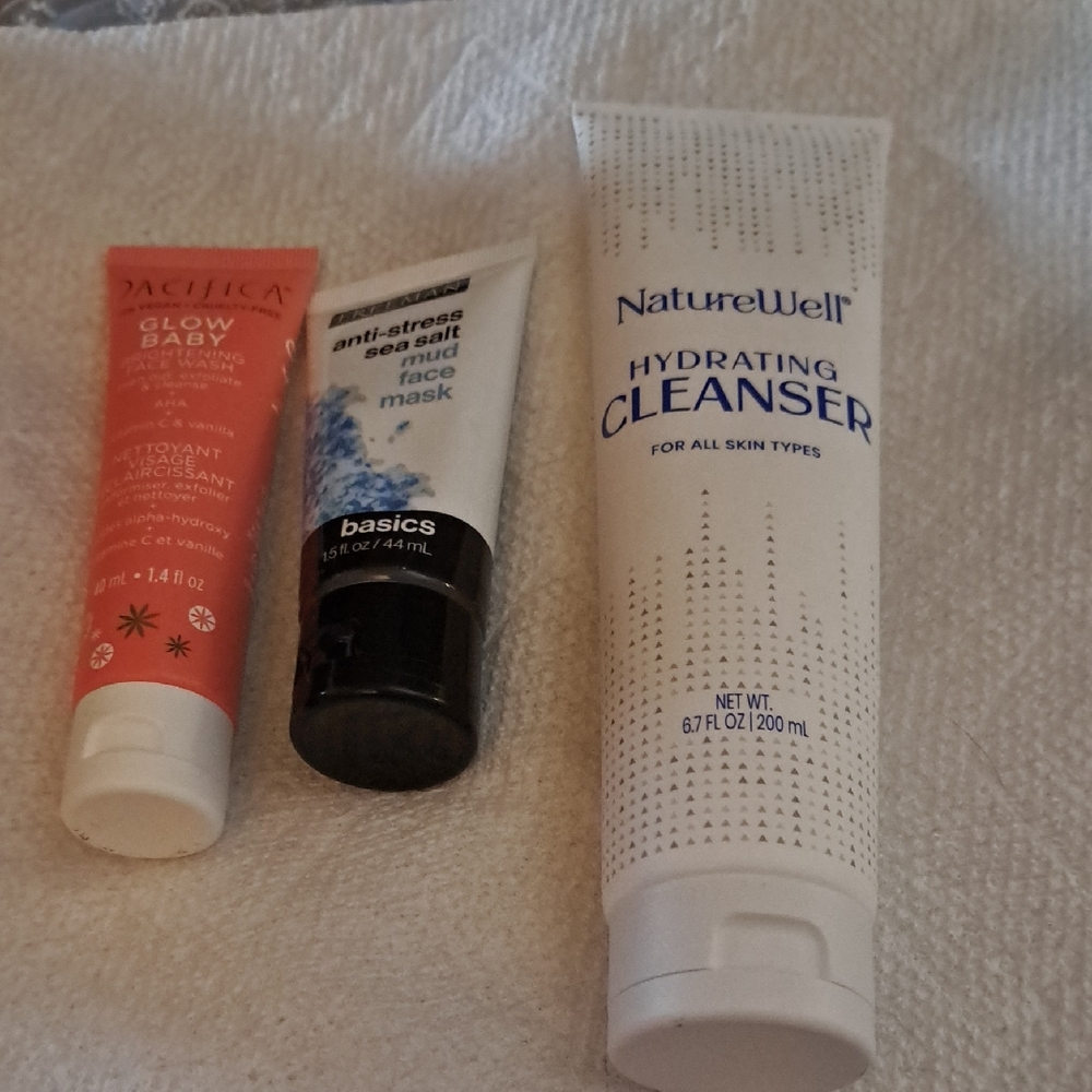 Hydrating Cleanser - White